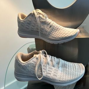 Under Armour Women’s Sneakers 7 1/2